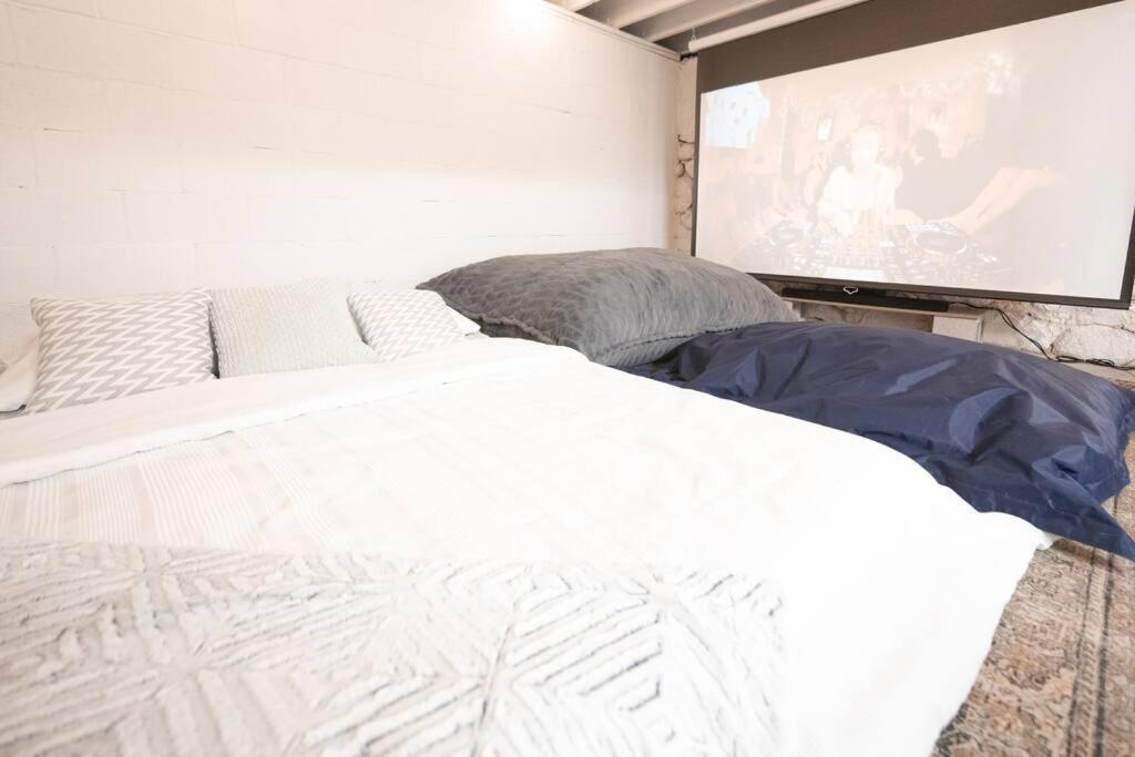 Reno'S Biggest Little House - Cozy Home Theatre Extérieur photo