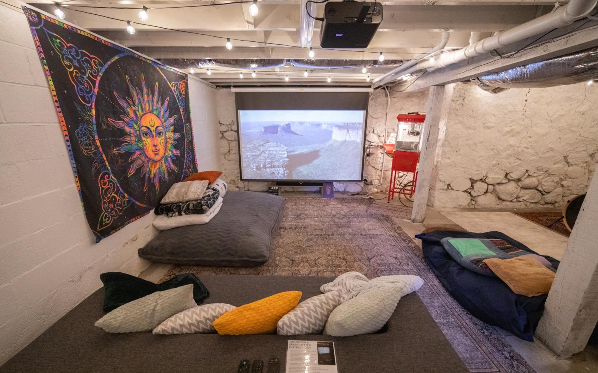 Reno'S Biggest Little House - Cozy Home Theatre Extérieur photo