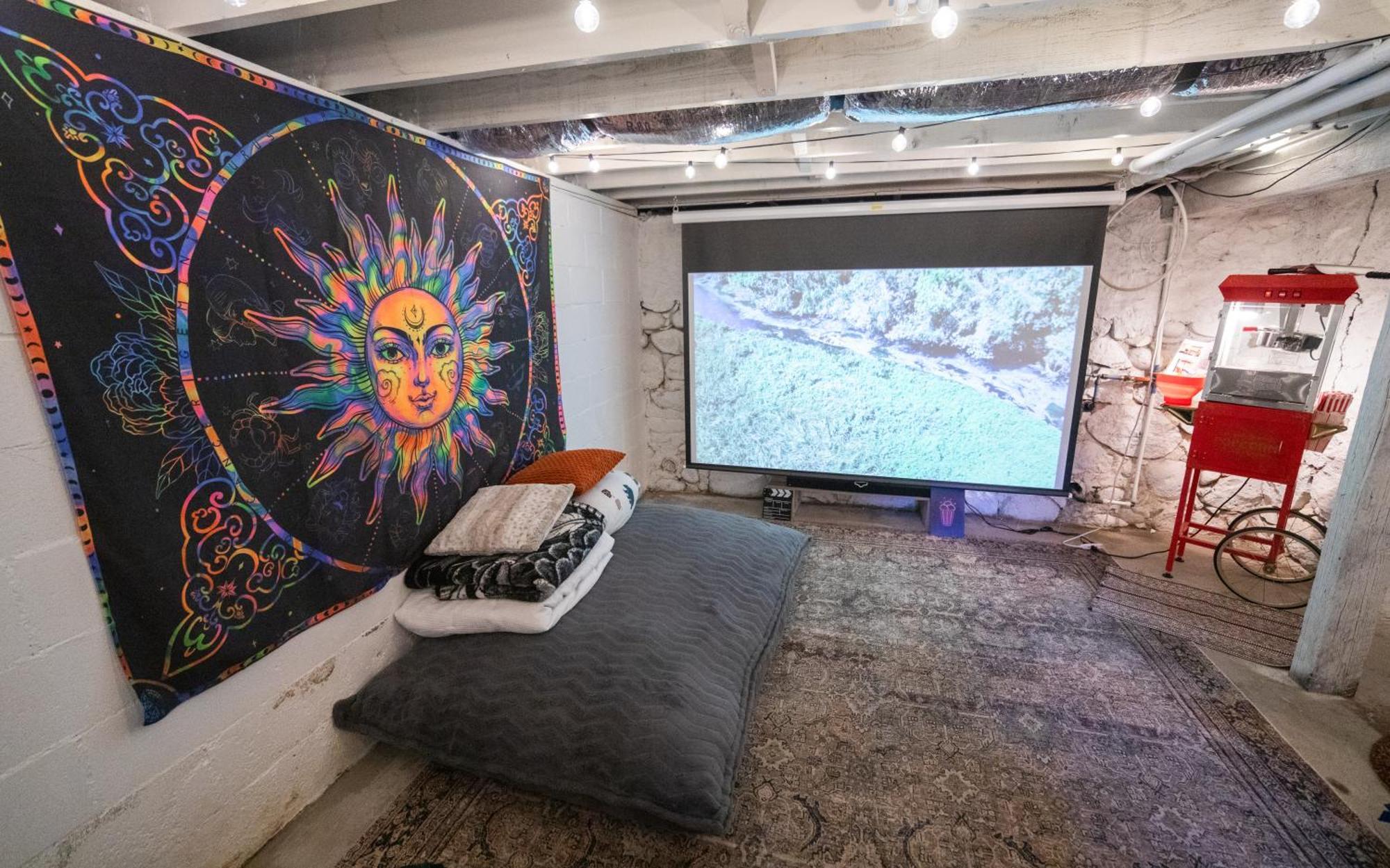 Reno'S Biggest Little House - Cozy Home Theatre Extérieur photo